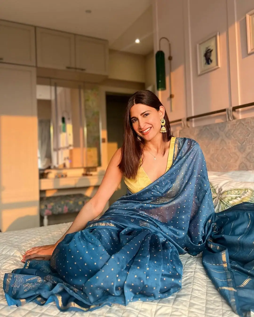 Beautiful Indian Actress Aahana Kumra In Blue Saree